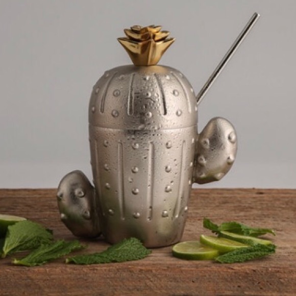 thirsty stone Other - 🌵 🍍24 oz Stainless/gold tone cactus tumbler